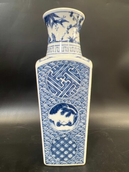 Vintage Ching-Te-Chen Blue and White Fine Chinese Vase